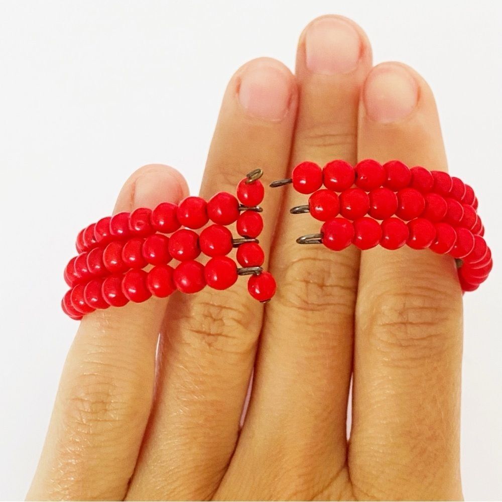Vintage 1930s bohemian red faceted glass triple strand wire bracelet - Picture 4 of 7